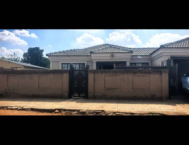 4 BEDROOM FREESTANDING FOR SALE IN SOSHANGUVE SOUTH EXT 2